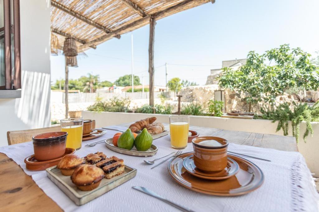 Trullo Santovia Bed & Breakfast Sant Isidoro  Exterior photo